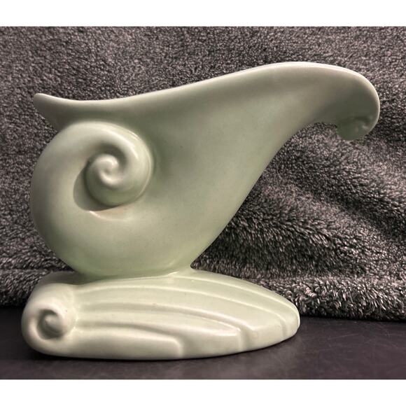 Royal Haeger Matte Green Shell Planter c1940 - Picture 7 of 8